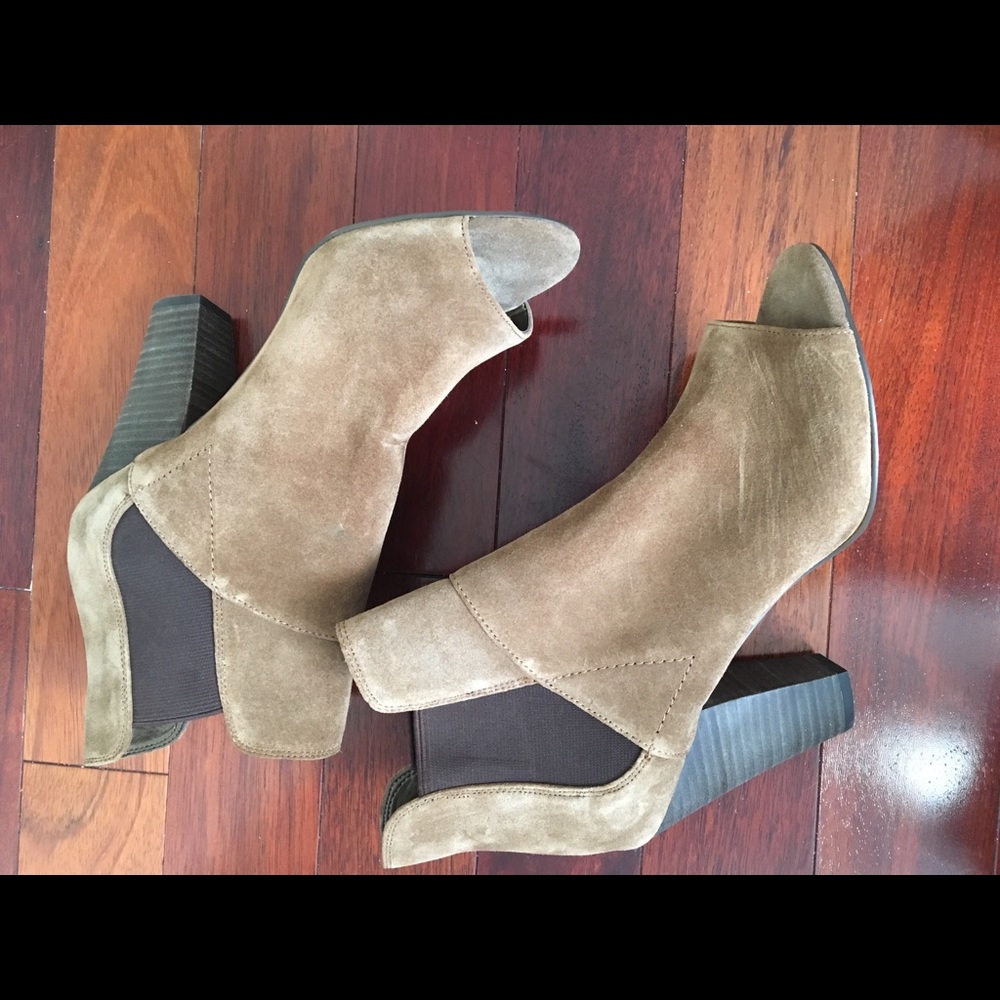 GUESS open Toe faux suede Booties size 9.5